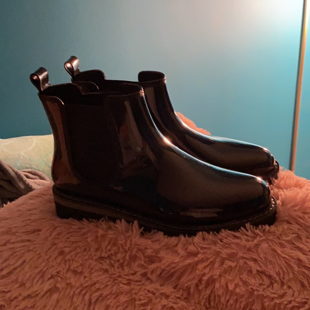 Black boots